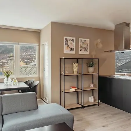Corner For 6 Guests With A View & Balcony * 베르겐